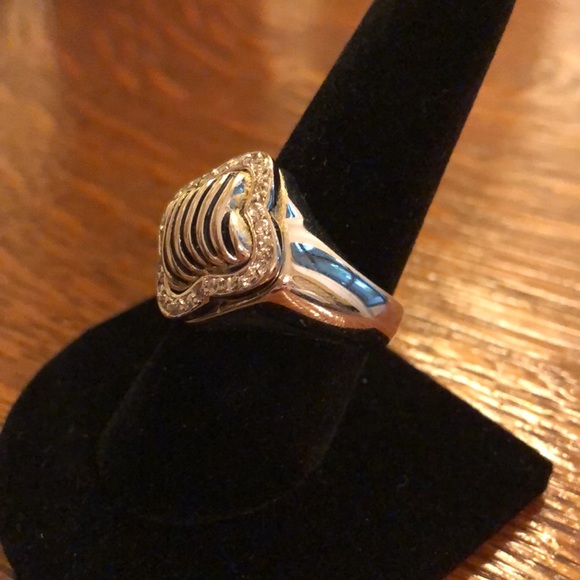 Silver and rhinestone cocktail ring. Tarnish Resistant - Picture 5 of 7